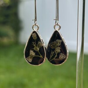 Real Baby’s Breath Pressed Flower Earrings / Silver / Resin / Handmade